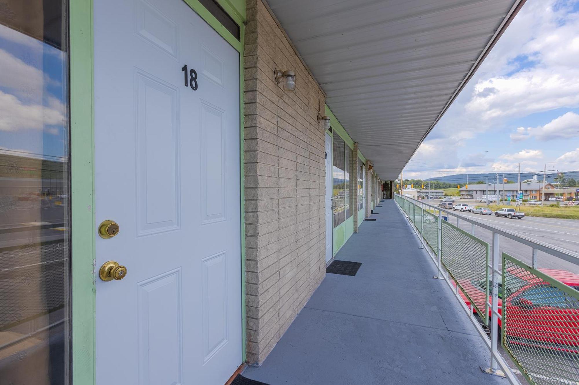 Sonrise Inn Lincoln Hwy By Oyo Breezewood Εξωτερικό φωτογραφία